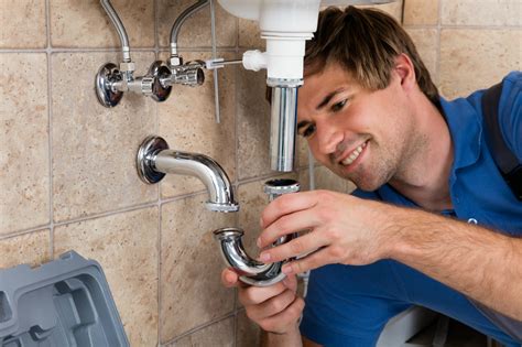PLUMBER Meaning in Tagalog .